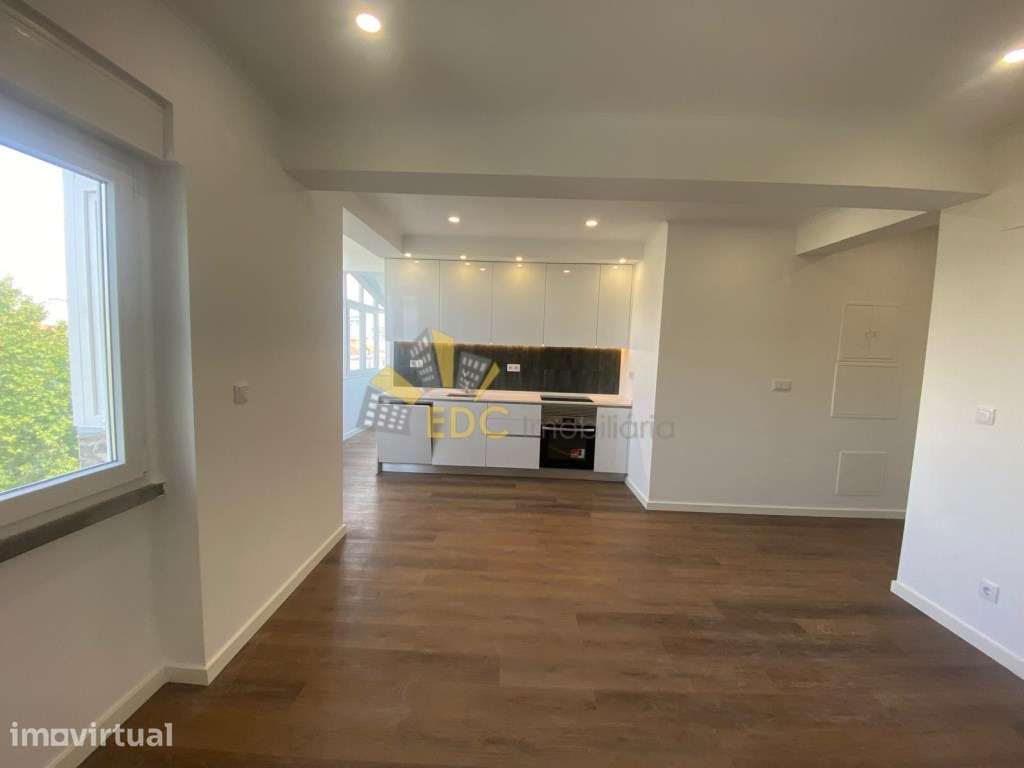 Apartamento T2 totalmente remodelado | Amadora | Não perca a oportu... - Grande imagem: 2/24