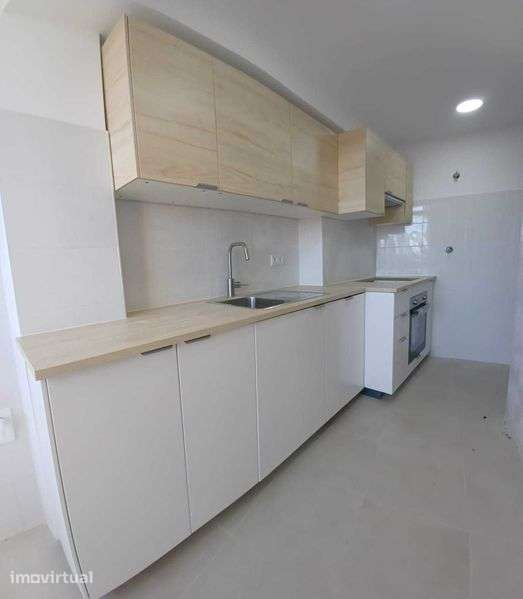 Alugo Apartamento T1 renovado na Graça - Grande imagem: 4/11