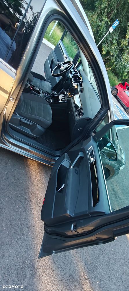 Volkswagen Touran - 14