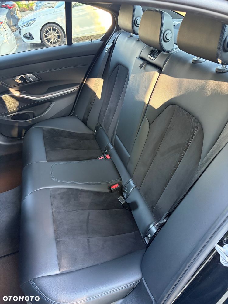 BMW Seria 3 320d xDrive mHEV M Sport sport - 15