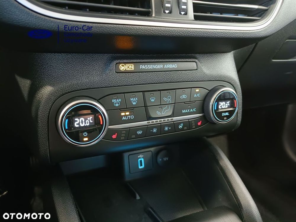 Ford Focus 2.0 EcoBlue STart-Stopp-System TITANIUM - 24