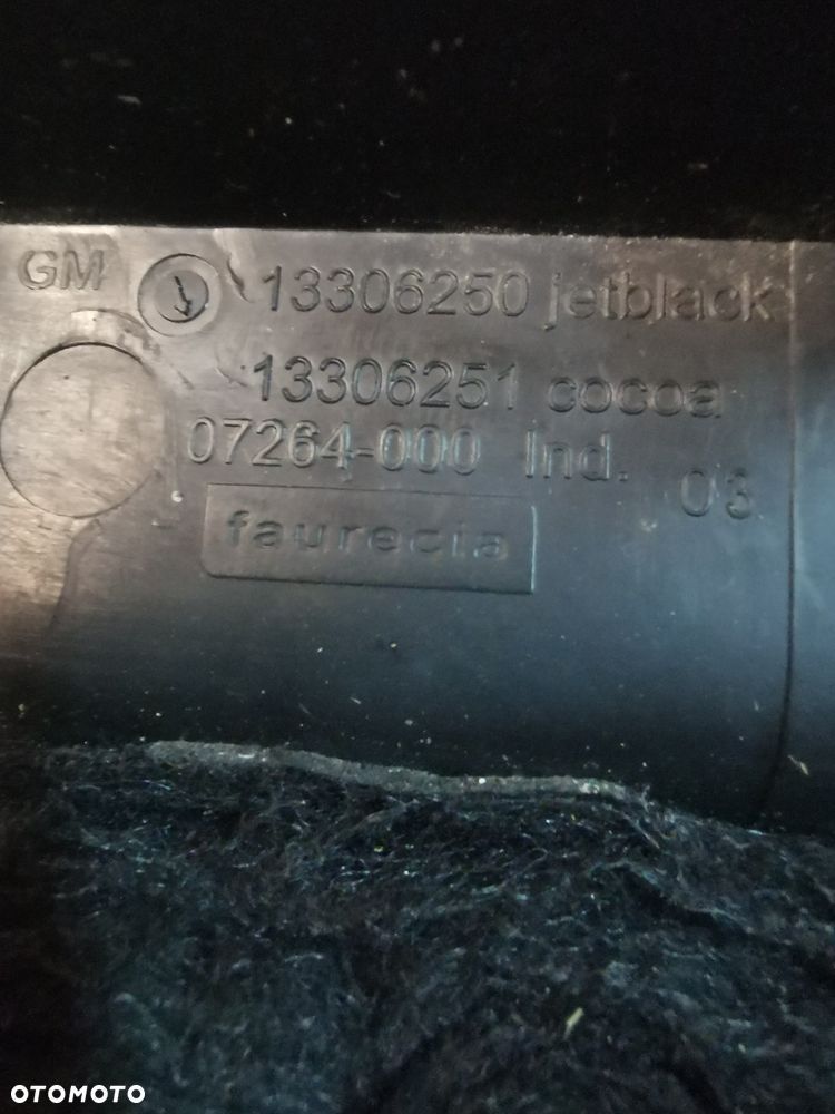 Opel Insygnia osłona kierownicy 13306250 - 3