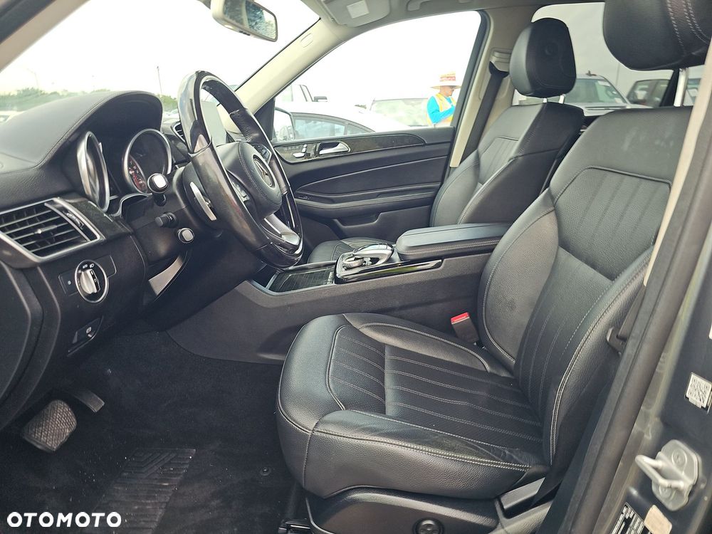Mercedes-Benz GLS - 11