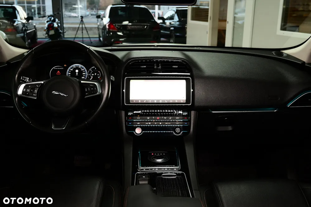 Jaguar F-Pace - 21