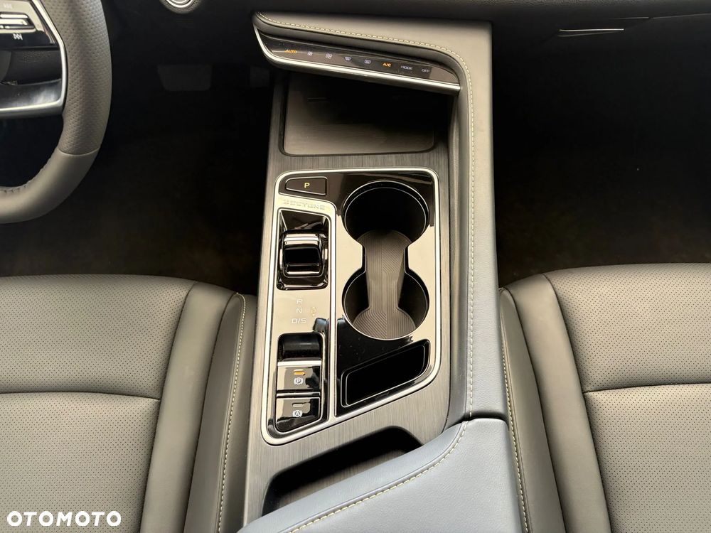 Bestune B70 2.0T Elegance - 13