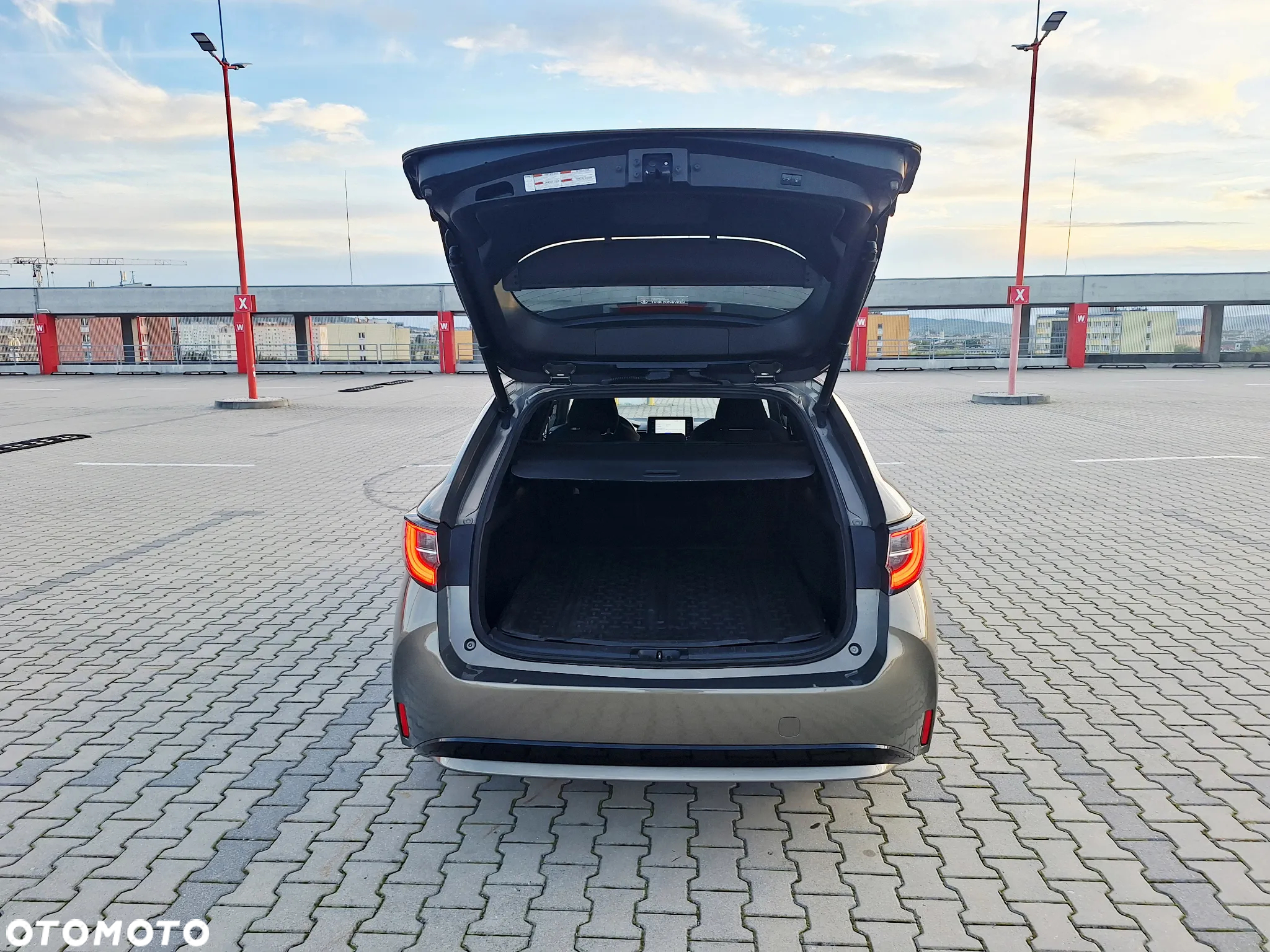 Toyota Corolla 1.8 Hybrid Comfort - 10