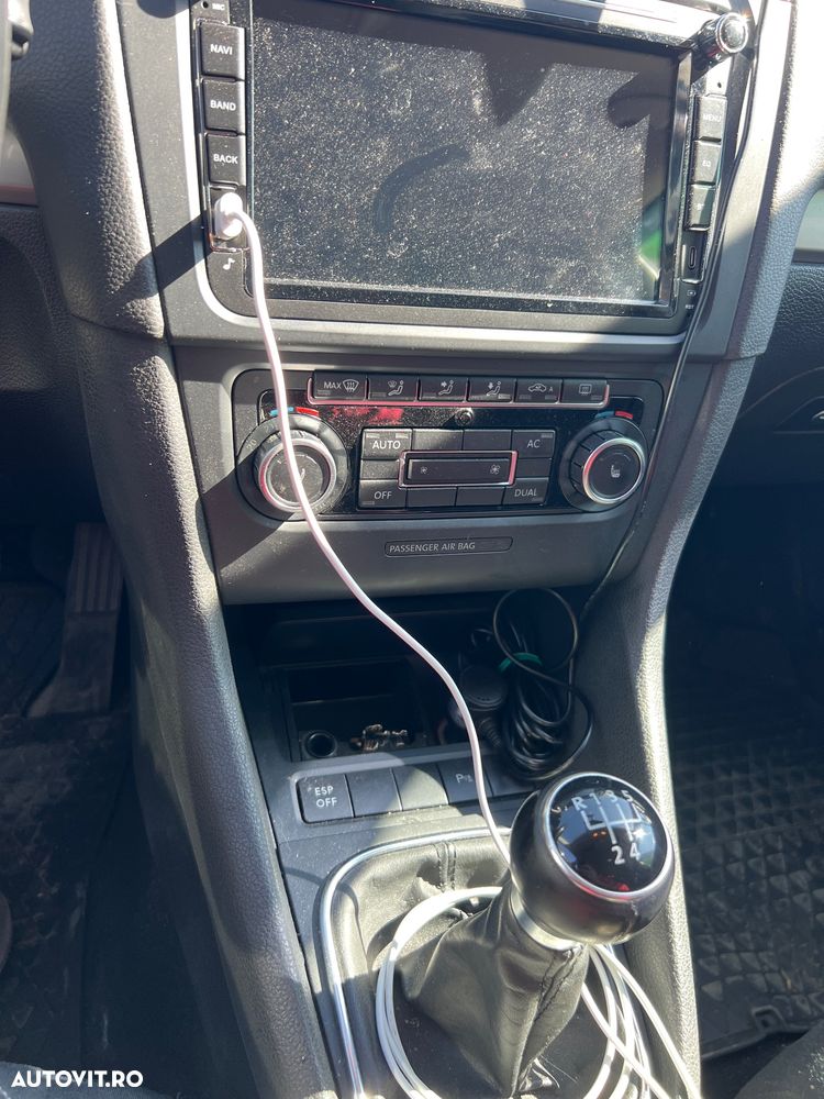 Volkswagen Golf 1.6 TDI DPF Comfortline - 11