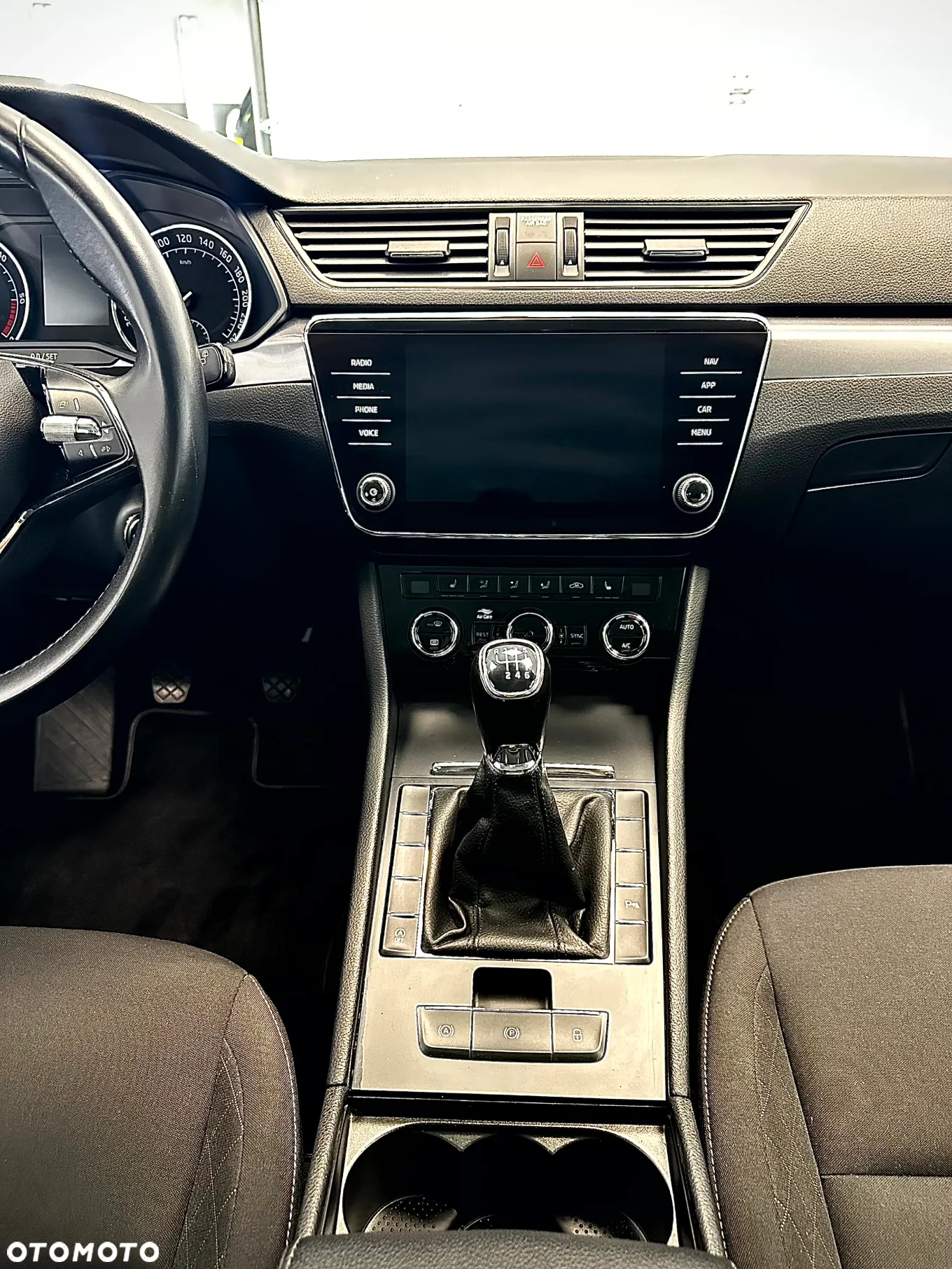 Skoda Superb 2.0 TDI SCR Active - 8