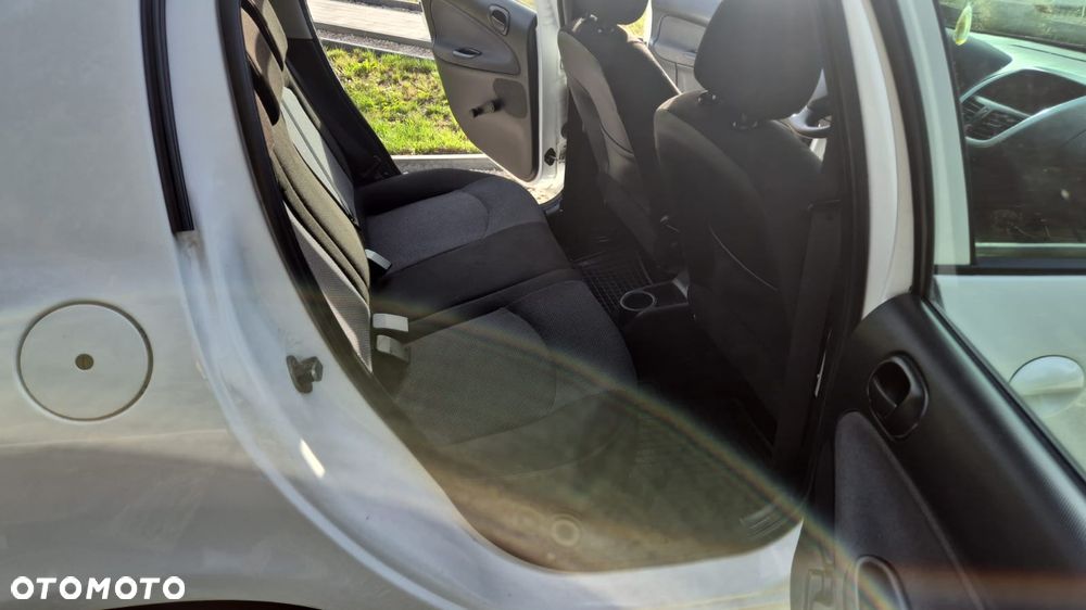 Peugeot 206 plus - 17