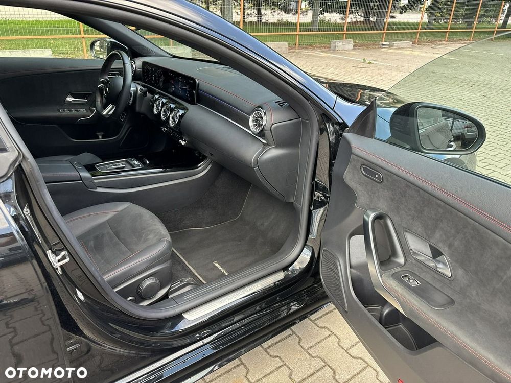Mercedes-Benz CLA 200 7G-DCT - 16