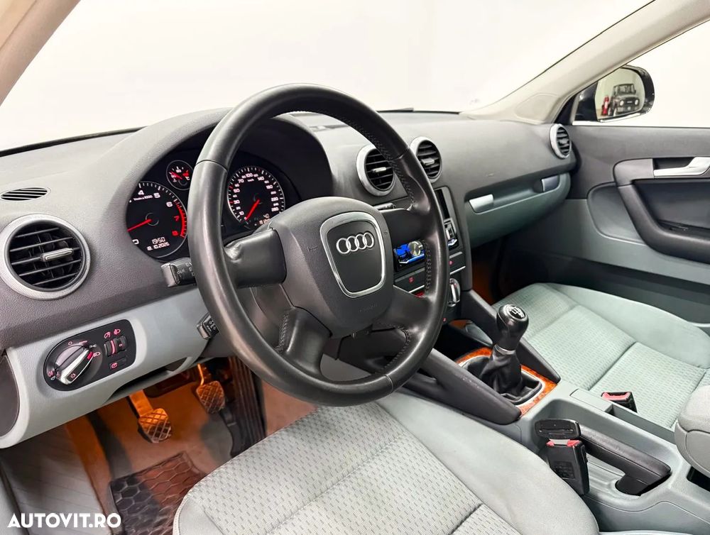 Audi A3 Sportback 1.6 Ambiente - 9