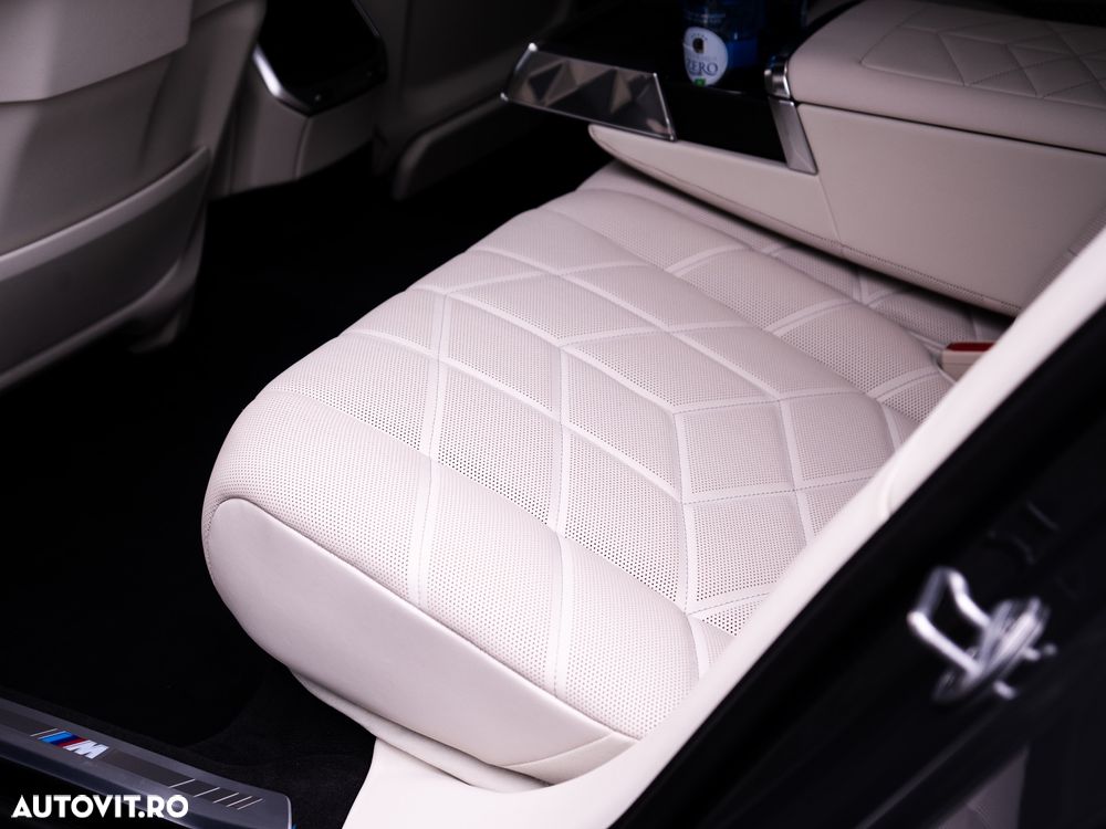 BMW M7 M760e xDrive AT PHEV - 35