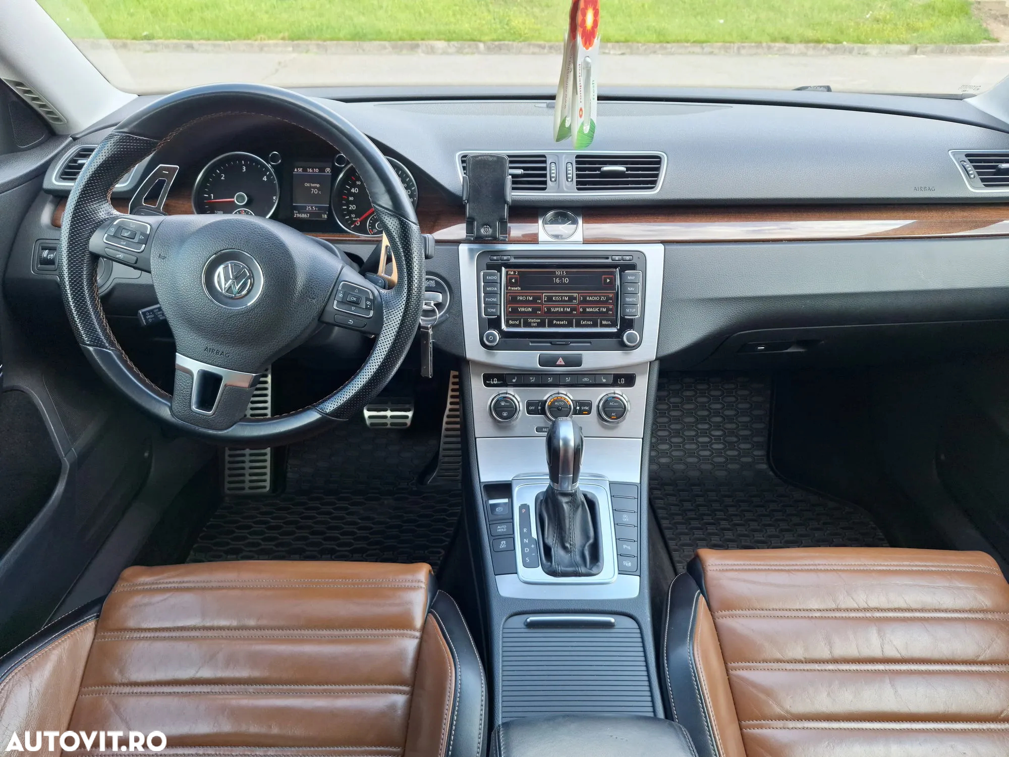 Volkswagen Passat - 12