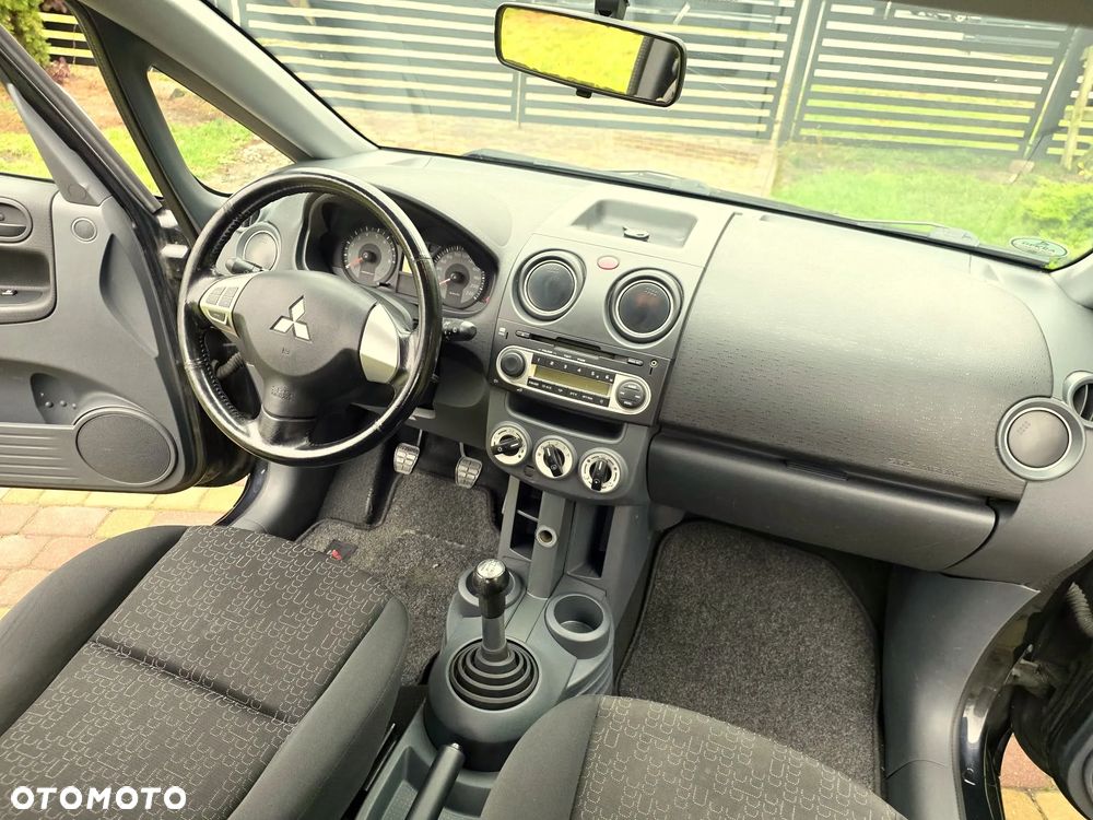 Mitsubishi Colt 2011 photo 3