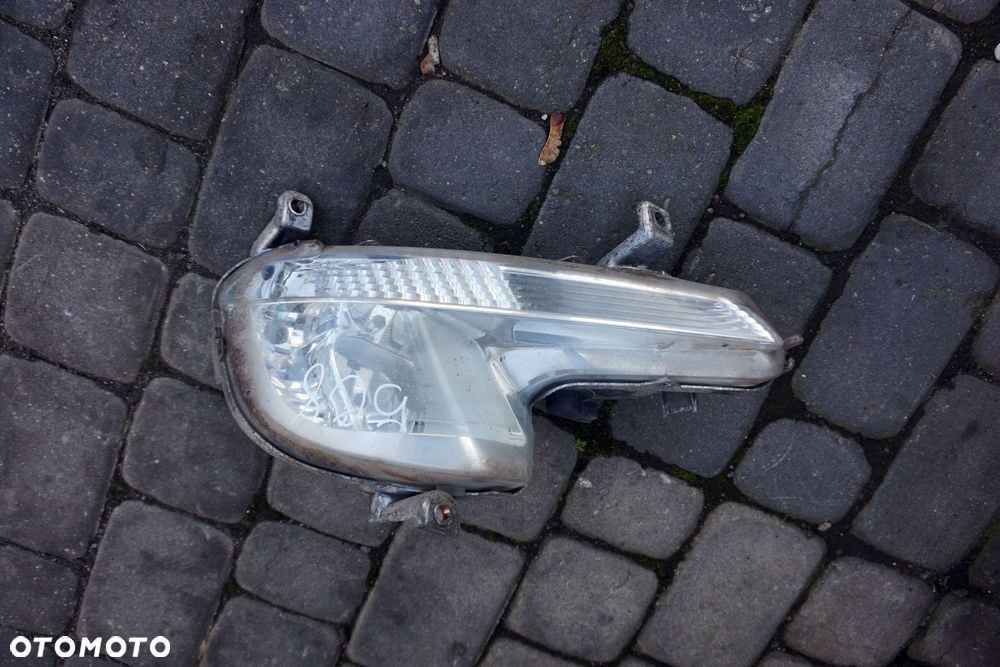 LAMPA PRZECIWMGIELNA PRAWA HALOGEN 508 I SW 9670476180 / 6206W2 PEUGEOT 2010-2018 - 1
