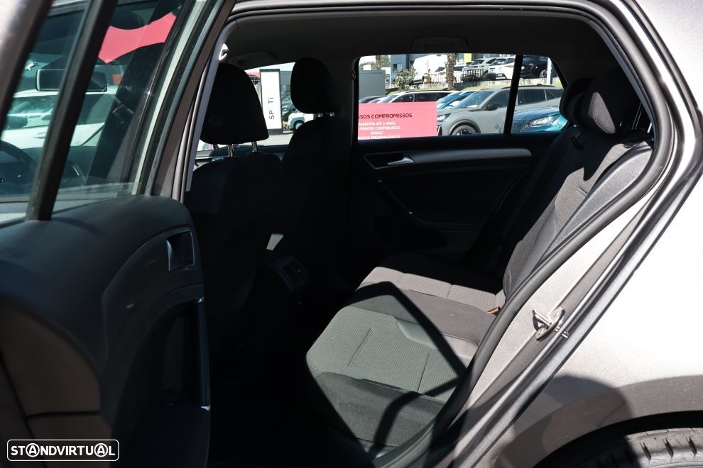 VW Golf 1.6 TDi BlueMotion Confortline - 16