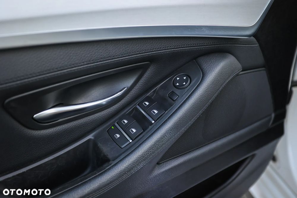 BMW Seria 5 525d xDrive Sport-Aut Modern Line - 18