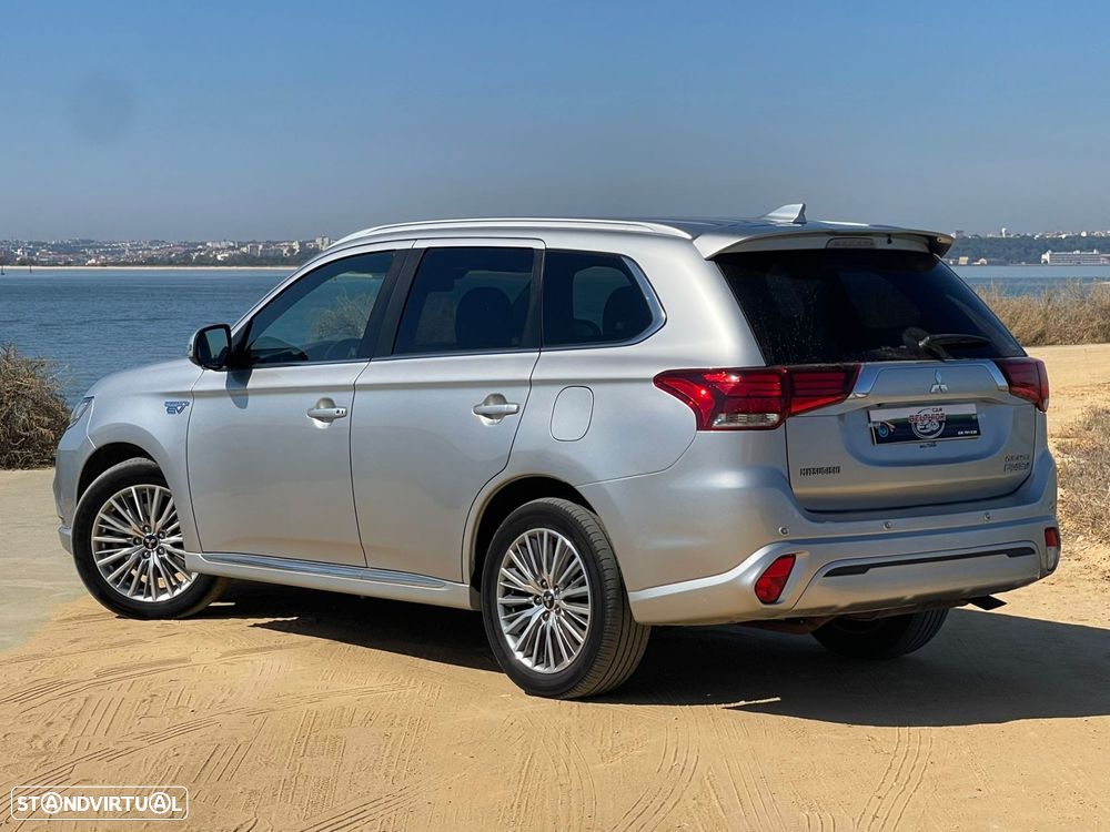 Mitsubishi Outlander - 4