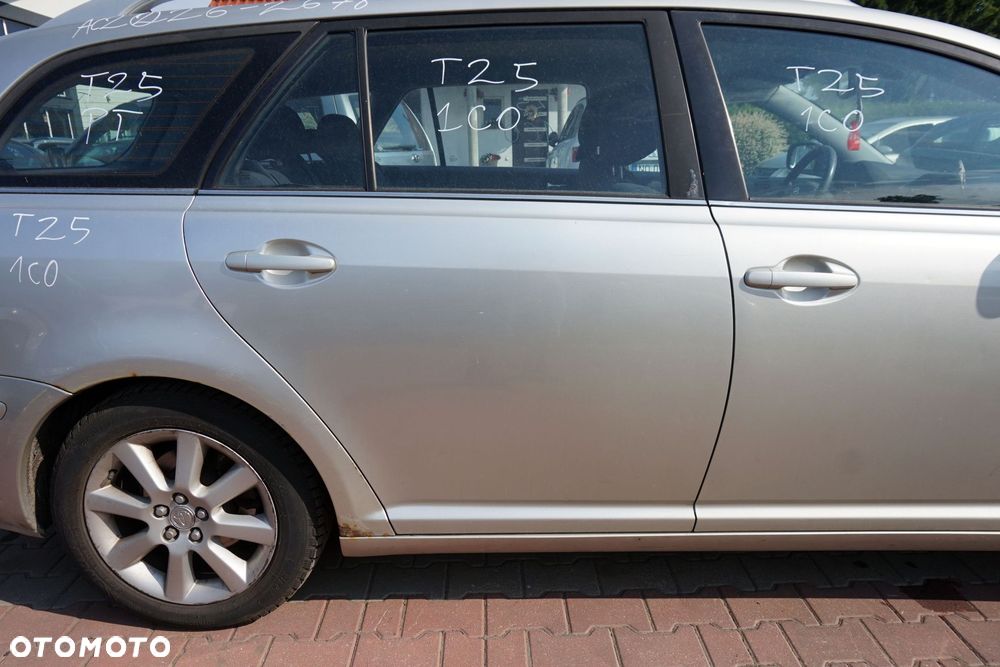 DRZWI TYLNE PRAWE AVENSIS II T25 KOMBI 1C0  SREBRNY TOYOTA 2003-2006 - 3