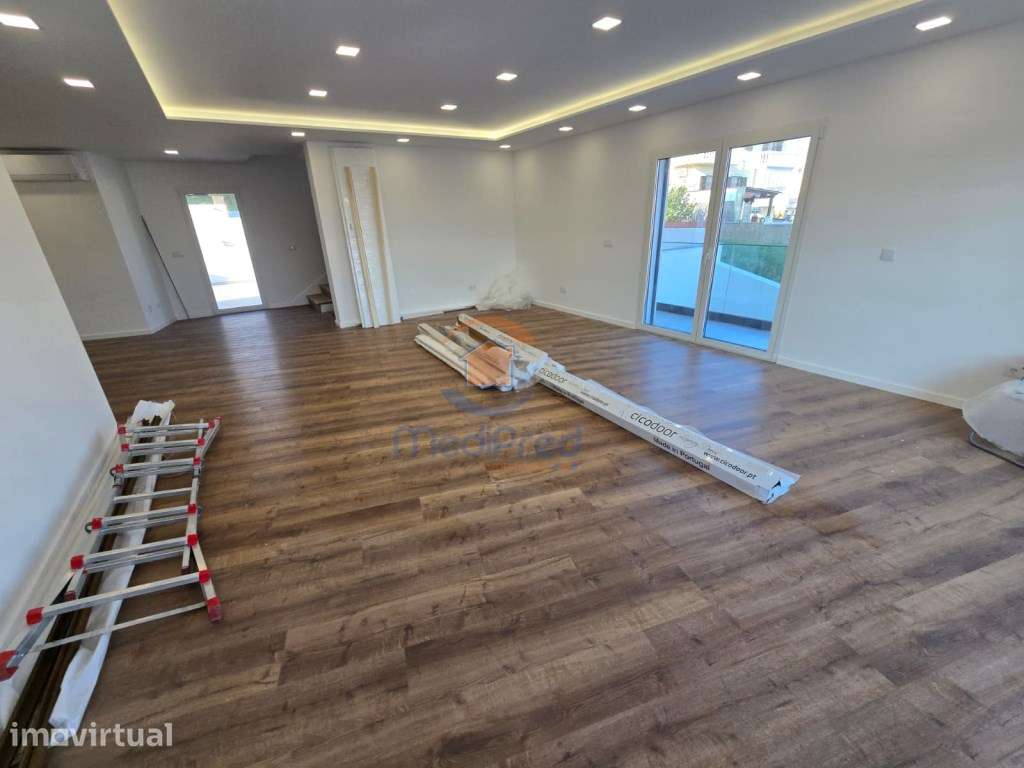 Moradia T5+1 c/ Piscina e Terraço Panorâmico | Famões, Odivelas - Grande imagem: 2/42