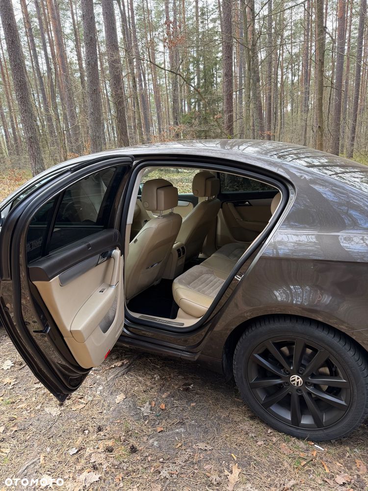 Volkswagen Passat - 11