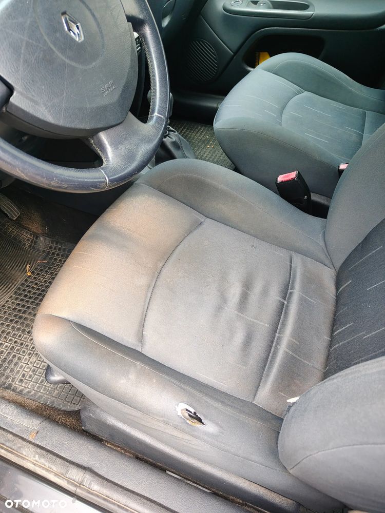 Renault Clio - 11