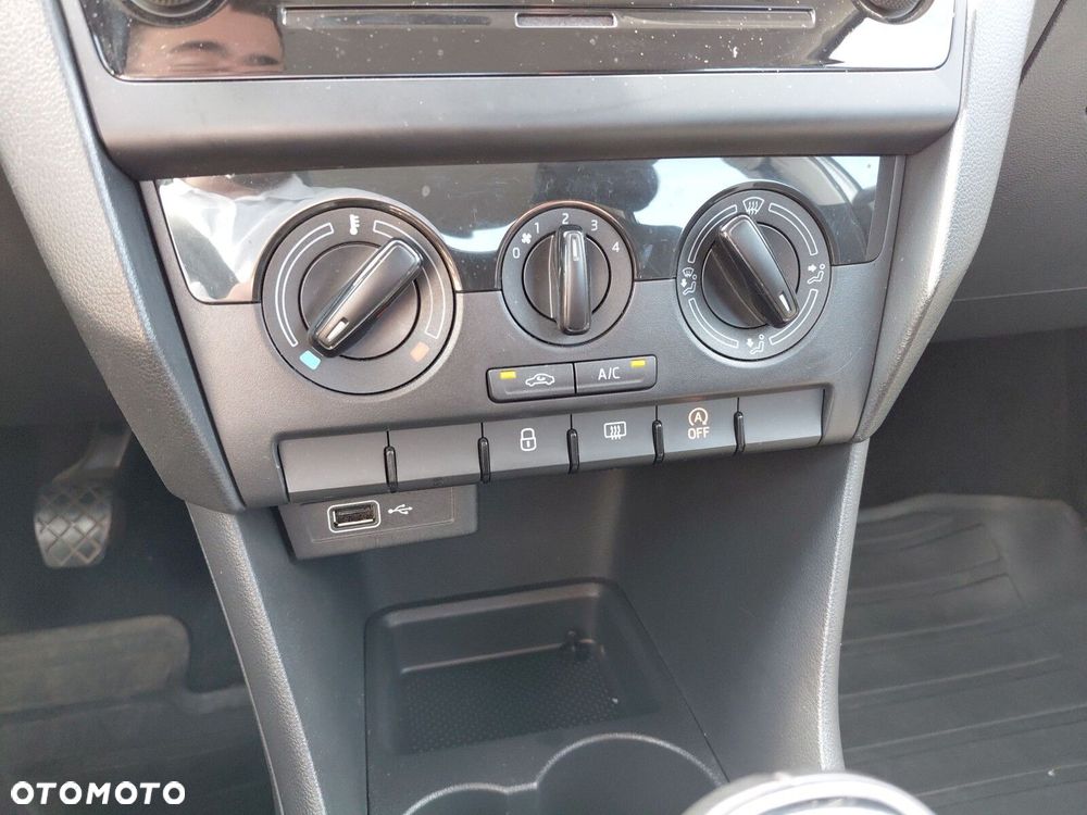 Skoda RAPID 1.0 TSI Ambition - 23