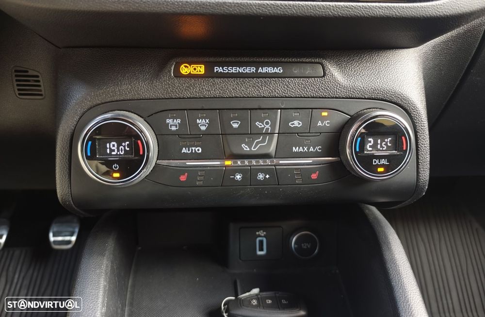 Ford Focus 1.0 EcoBoost ST-Line X - 30