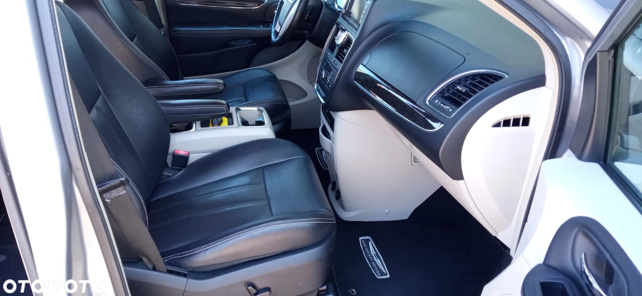 Chrysler Town & Country 3.6 Limited - 11