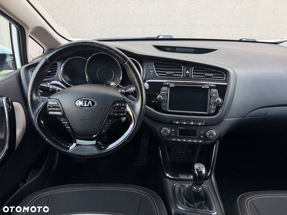 Kia Ceed - 10