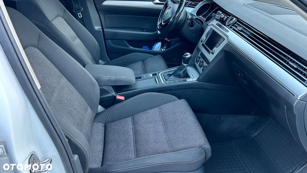 Volkswagen Passat 2.0 TDI (BlueMotion Technology) Highline - 21