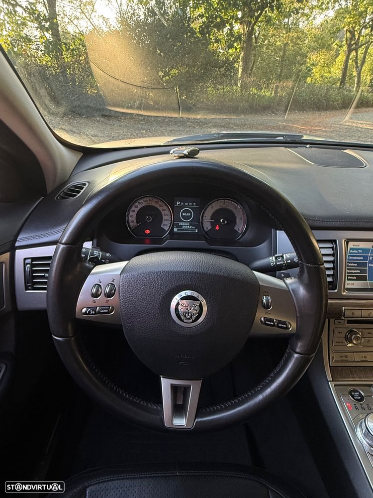Jaguar XF 2.7 D V6 Premium Luxury - 9