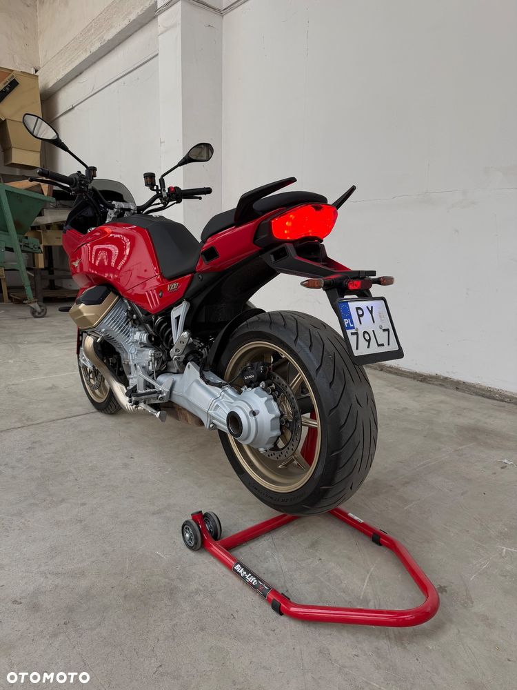 Moto Guzzi V100 Mandello - 3
