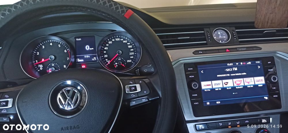 Volkswagen Passat - 4