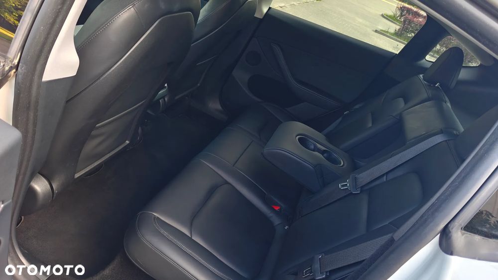 Tesla Model Y Long Range Dual Motor AWD - 14