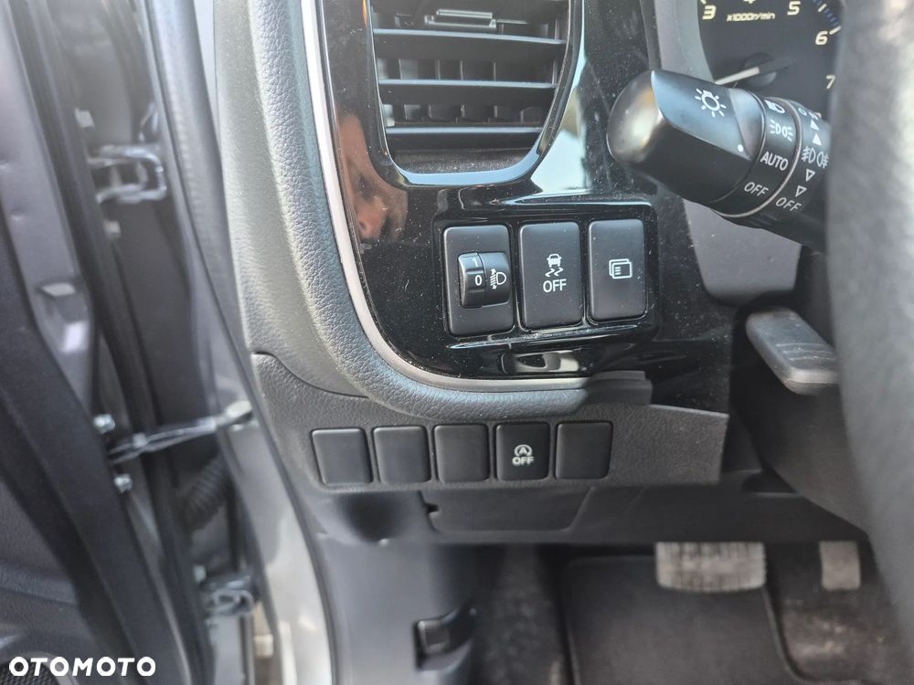 Mitsubishi Outlander - 18