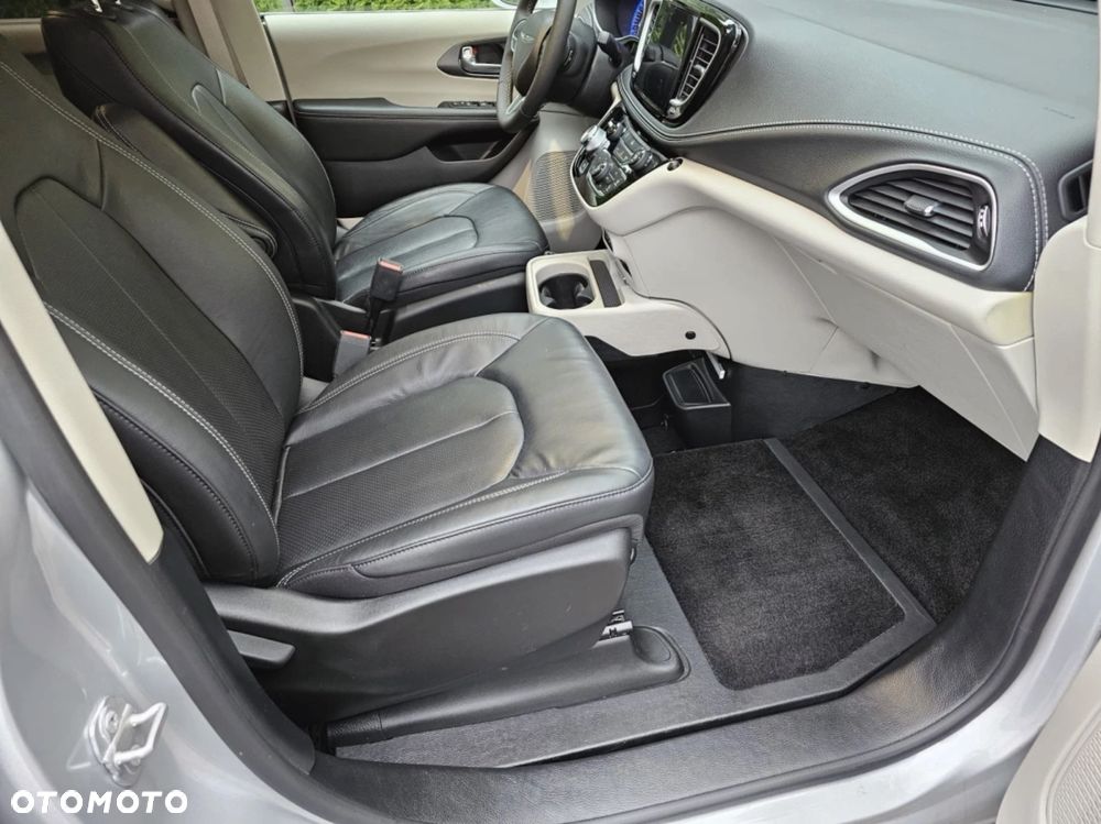 Chrysler Pacifica - 15