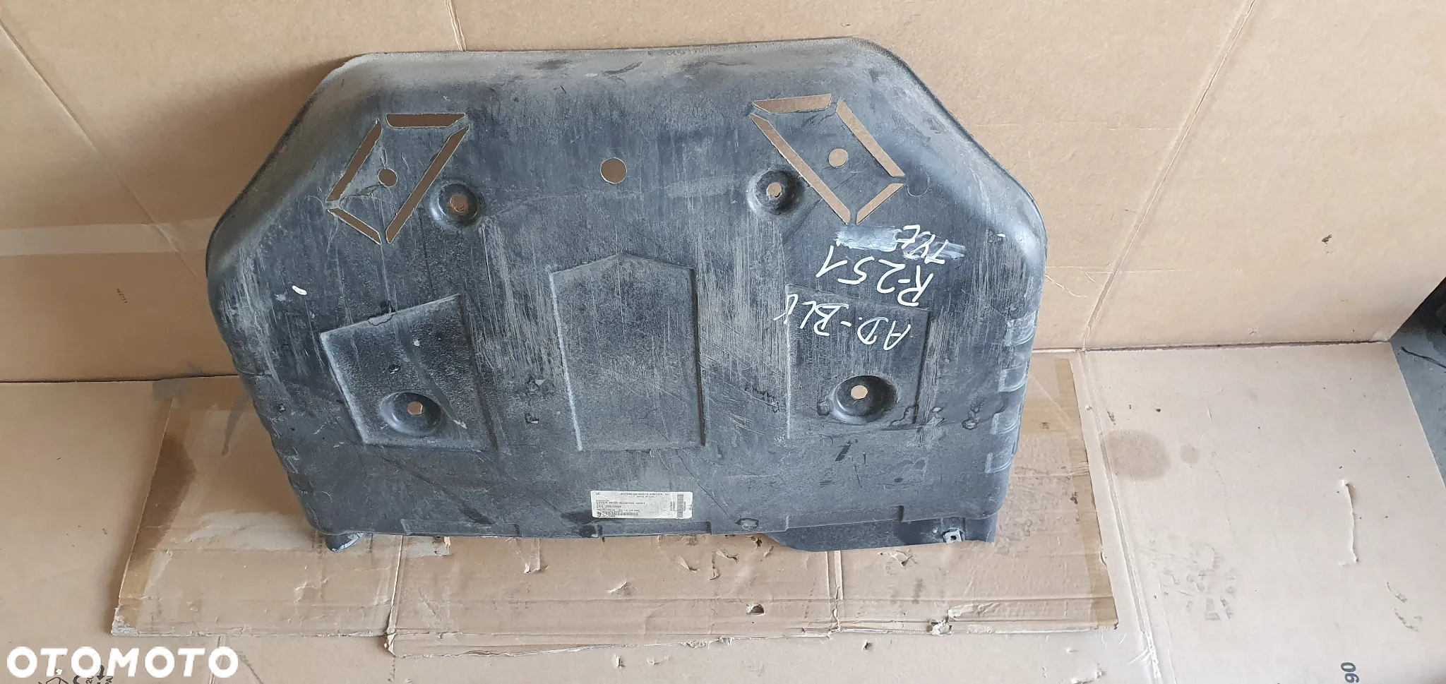 Osłona płyta podwozia zbiornika tył Mercedes R-Klasa W251 A2516100408 - 2