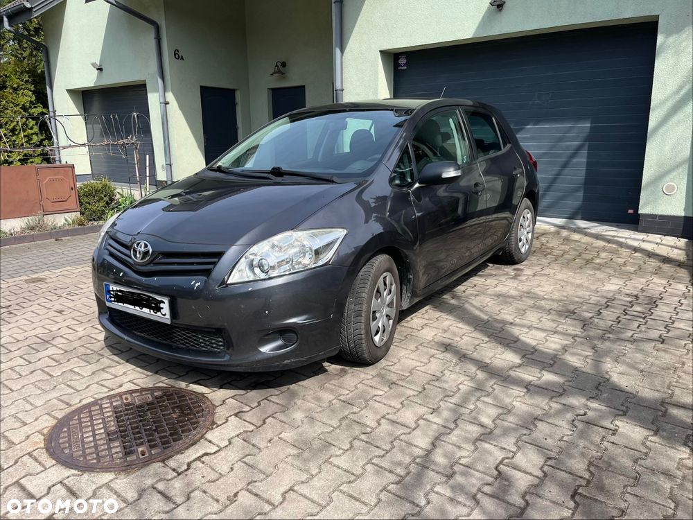 Toyota Auris 1.4 D-4D Terra EU5 - 1