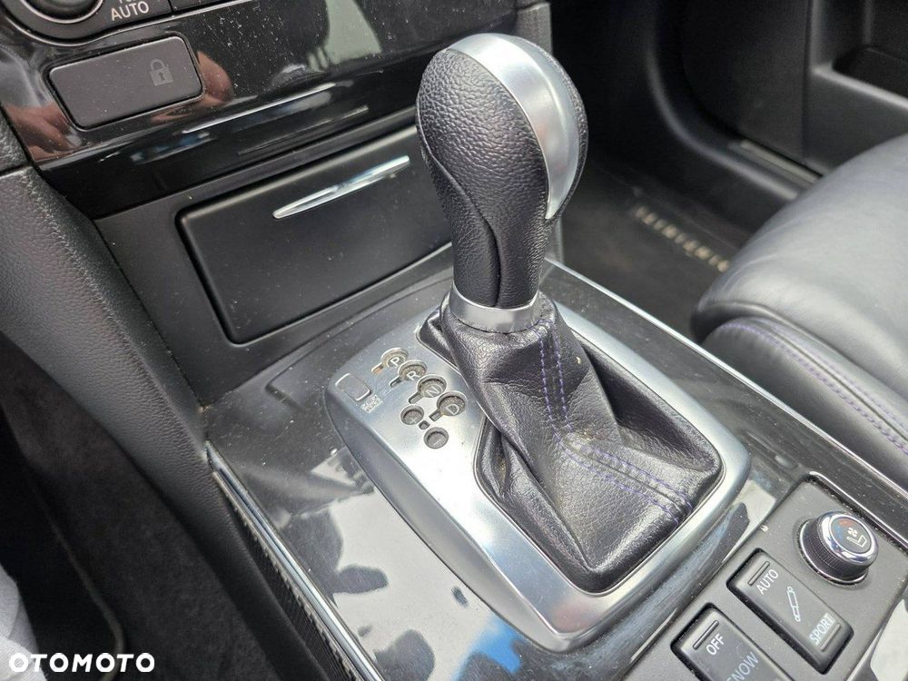 Infiniti QX70 - 28