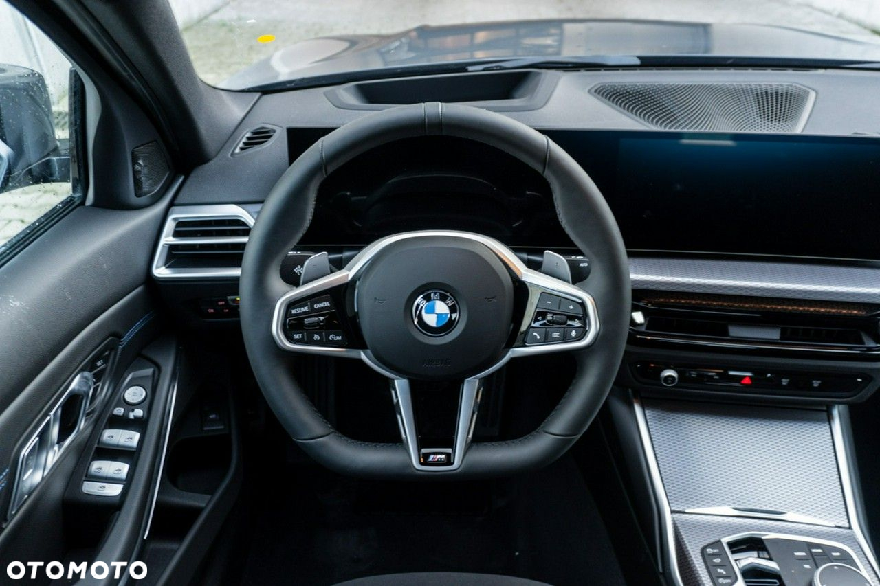 BMW Seria 3 330i xDrive - 14