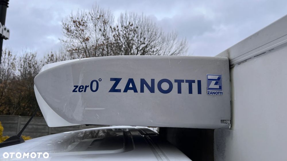 Mercedes-Benz Sprinter - 28