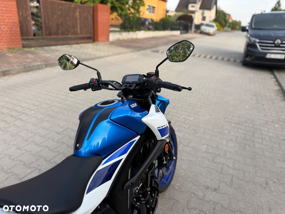 Suzuki GSX - 17