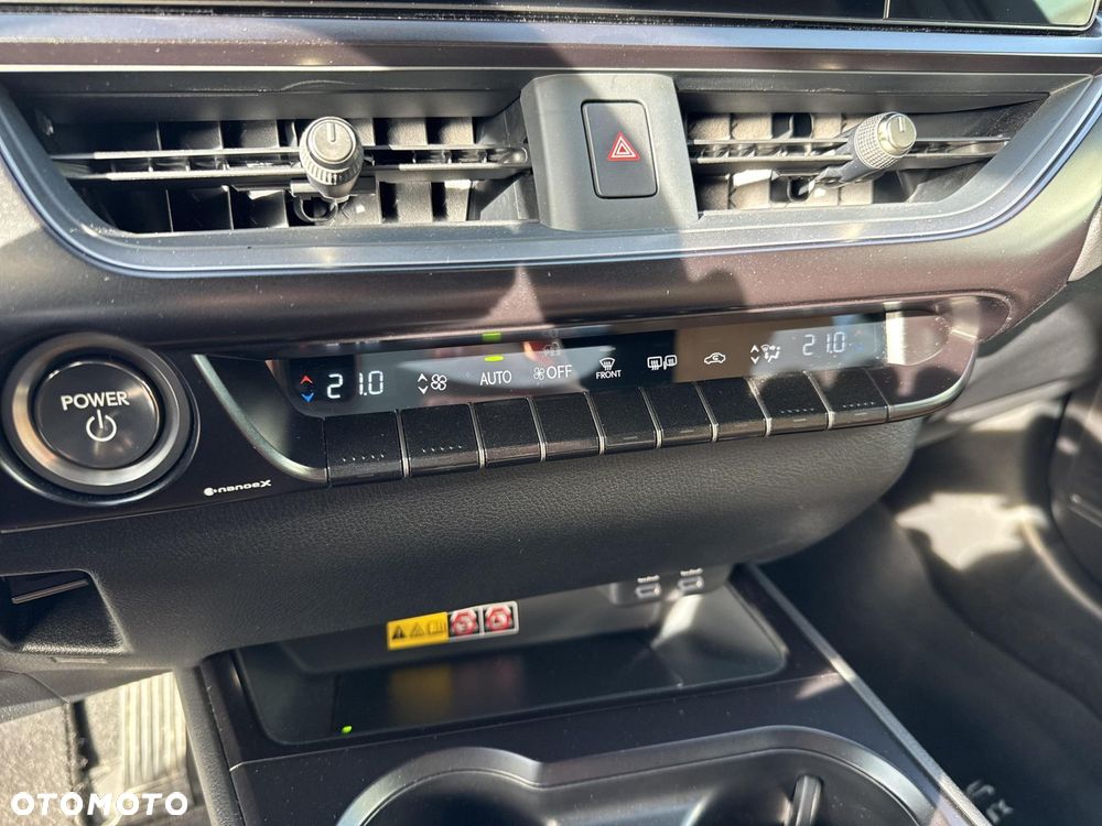 Lexus UX 250h GPF F Sport Design 2WD - 24