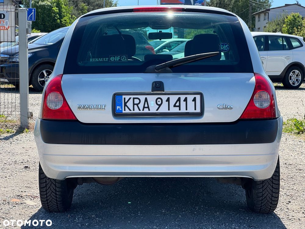 Renault Clio 1.4 16V Privilege - 9