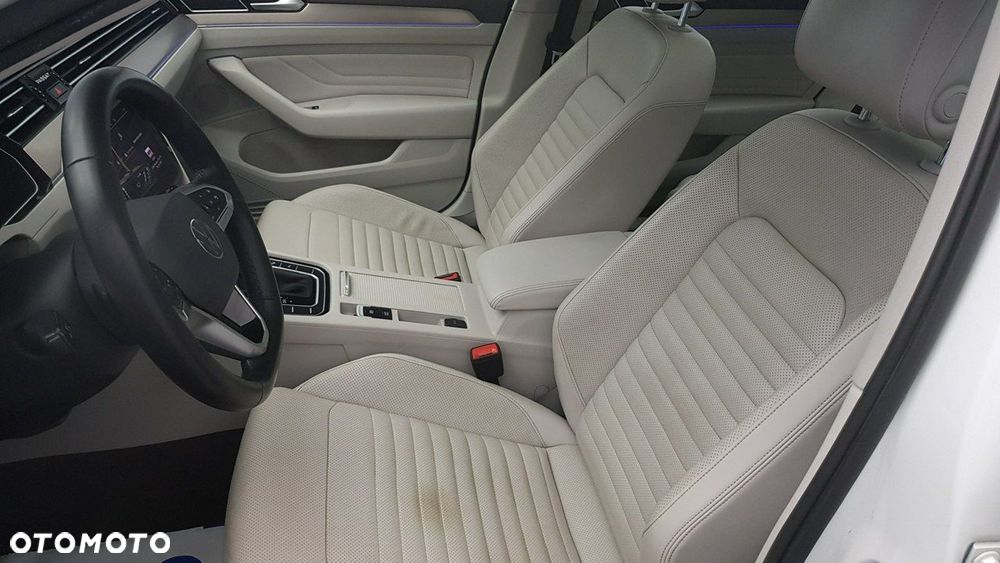 Volkswagen Passat - 16