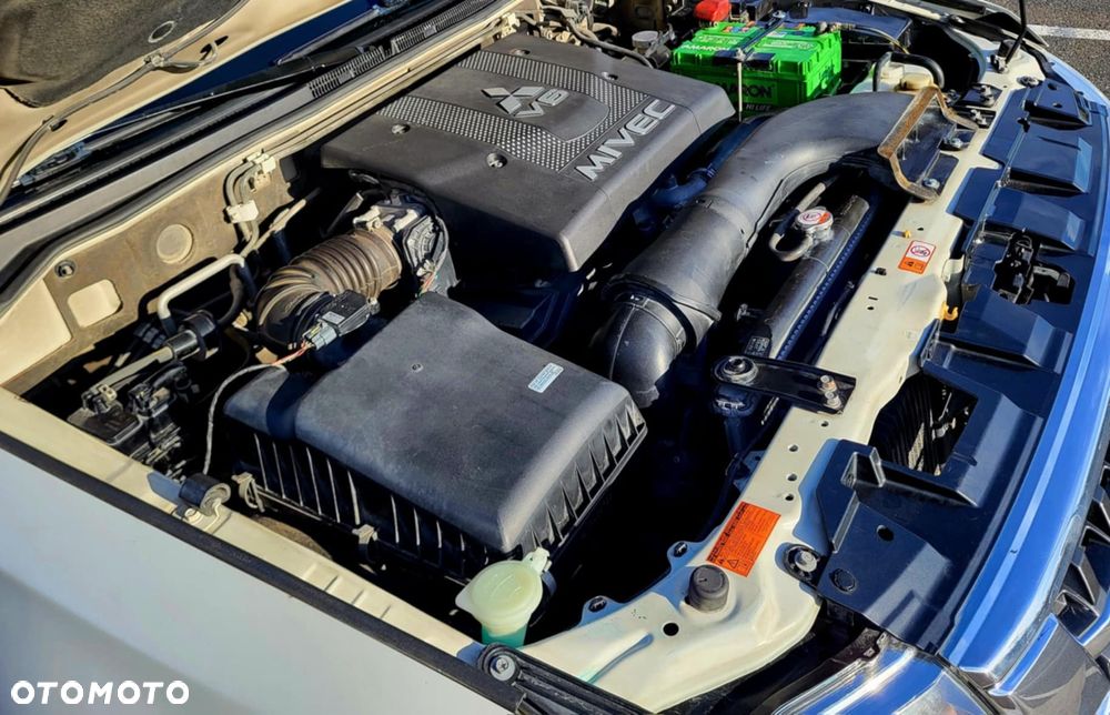 Mitsubishi Pajero - 8