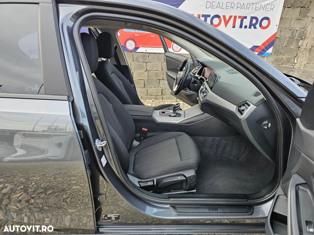 BMW Seria 3 320d Aut. M Sport - 28