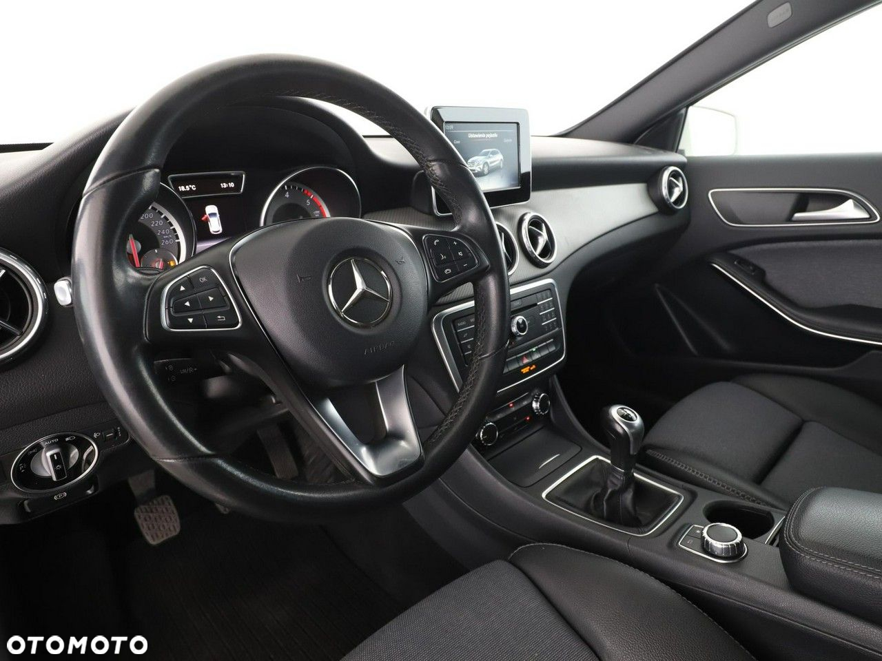 Mercedes-Benz GLA - 14