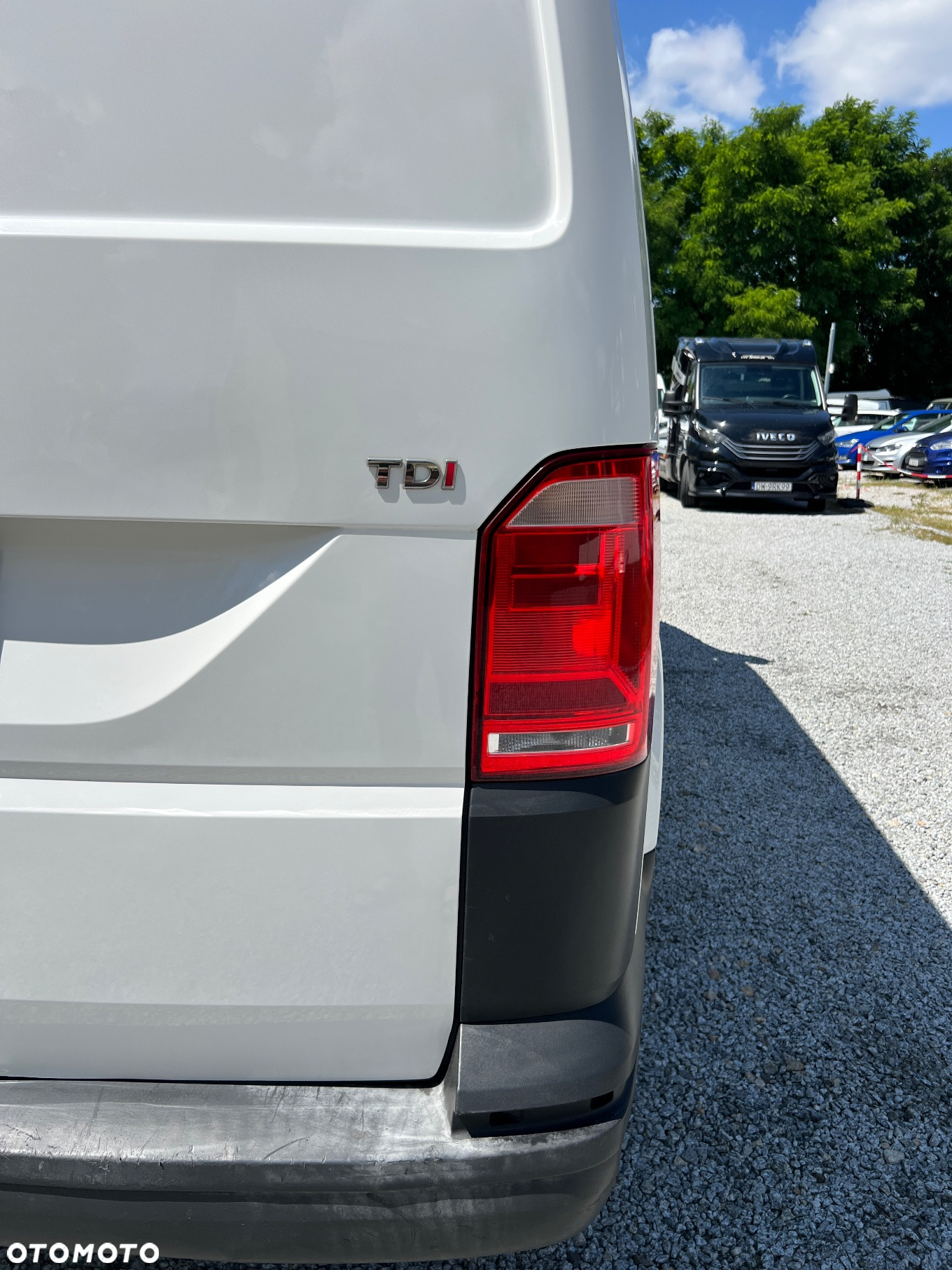 Volkswagen Transporter 2.0 TDI Long L2H1 - 11